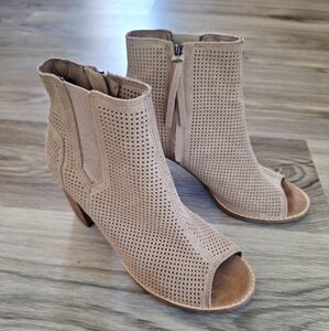 TOMS‎ Suede Leather Booties Ankle Boots Size 7 Tan